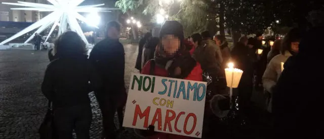 Manifestazione a favore del piccolo marco