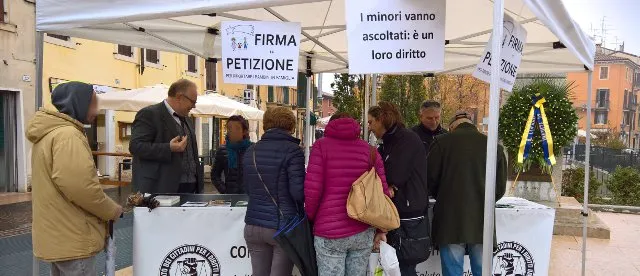 Verona: raccolta firme contro gli allontanamenti facili dei bambini dalle famiglie