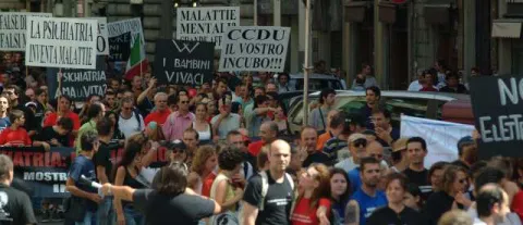 Manifestazione per dire "NO psicofarmaci ai bambini"